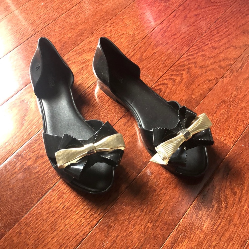 Melissa, peep toe flats black and gold w bow